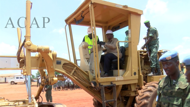 Le Président Faustin Archange Touadéra lance les travaux d'aménagement de la route Baoro-Bouar