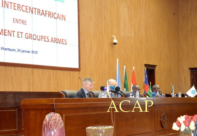 Vue de la tribune officielle, à l'ouverture des travaux du dialogue inter-centrafricain de Khartoum