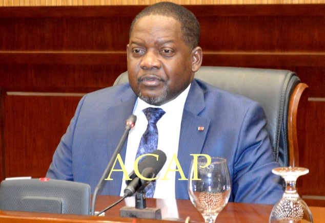 Le Premier ministre, Firmin Ngrébada