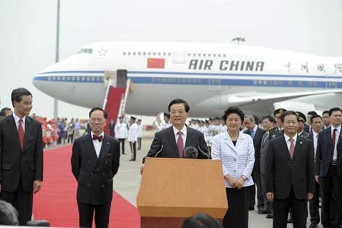 Arrivée du président chinois à Hong Kong pour le 15e anniversaire de la rétrocession du territoire