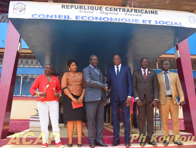 Le Président  du Conseil Economique et Social reçoit le Représentant spécial du Secrétaire général des Nations-Unies en Centrafrique en fin de mission