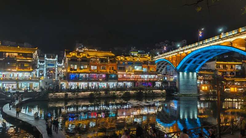 ​La vieille ville de Fenghuang aussi romantique que magique