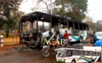 Un bus de la compagnie Benafrique carbonisé après un incendie au centre-ville de Bangui