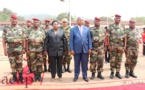 Le Président Touadéra remet leurs galons à cinq officiers de l'armée centrafricaine promus au grade de général 