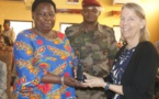 Remise de don américain en matériel de transmission aux forces armées centrafricaines